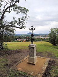 Blick vom Kreuz auf die Stadt Česká Kamenice.