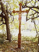 Dřevěný kříž nad Trávníkem - září 2006