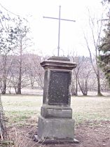 Kříž u silnice do Kerhartic - 28.3.2004