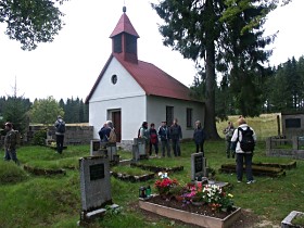 Karlovský hřbitov je místem posledního odpočinku rodiny Amlerových.