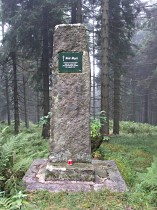 Jägerův pomník na Kristiánovské cestě.