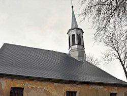 Kostel sv. Petra a Pavla po opravě střechy lodi v roce 2013.