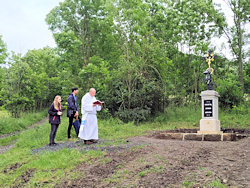 Horní Kamenice, kříž pod Zámeckým vrchem