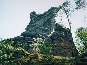 Trávník, Křížová věž u Naděje