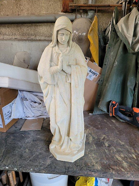 Nová socha Panny Marie.