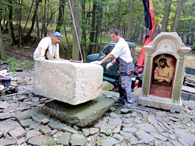 Dokončení opravy Jägerbauerova kříže.