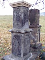 Kamenický Šenov, kamenné sloupy v Dolním Šenově
