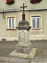 Kamenický Šenov, kříž na hlavní ulici k Práchni