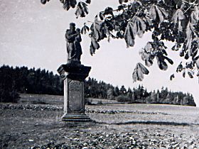 Dolní Světlá, bývalá socha Panny Marie u silnice do Horní Světlé