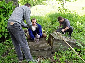 Heřmanice, kříž u silnice za vsí